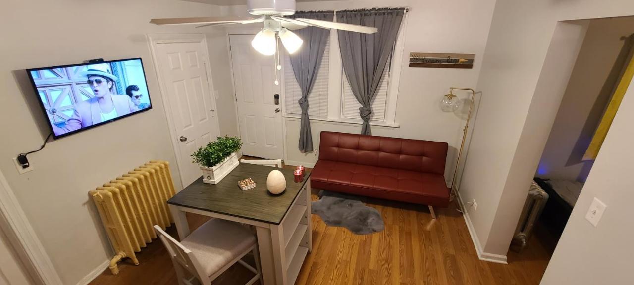 Cozy 1 Bedroom, 1 Min From Irving Park Blue Line, Free Parking Chicago Exterior photo
