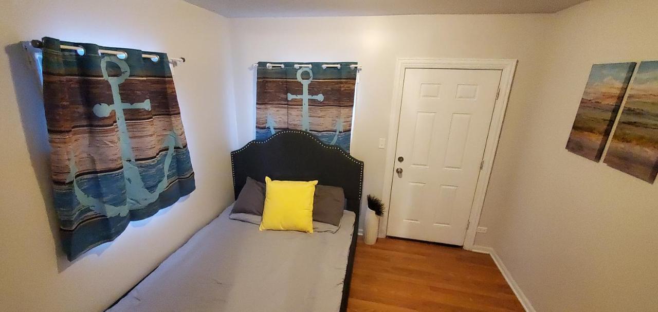 Cozy 1 Bedroom, 1 Min From Irving Park Blue Line, Free Parking Chicago Exterior photo